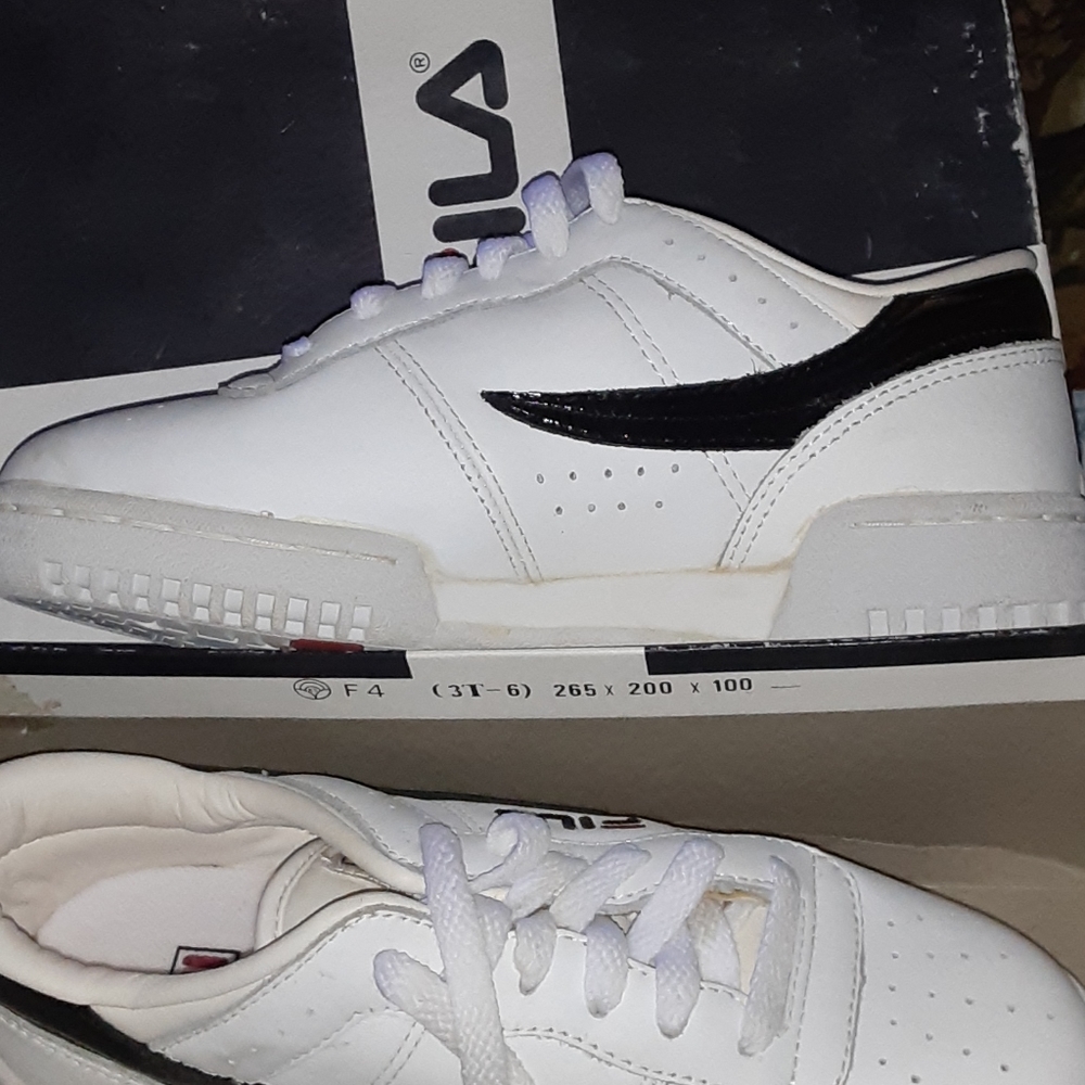 Shoes - Picture 3 of 5